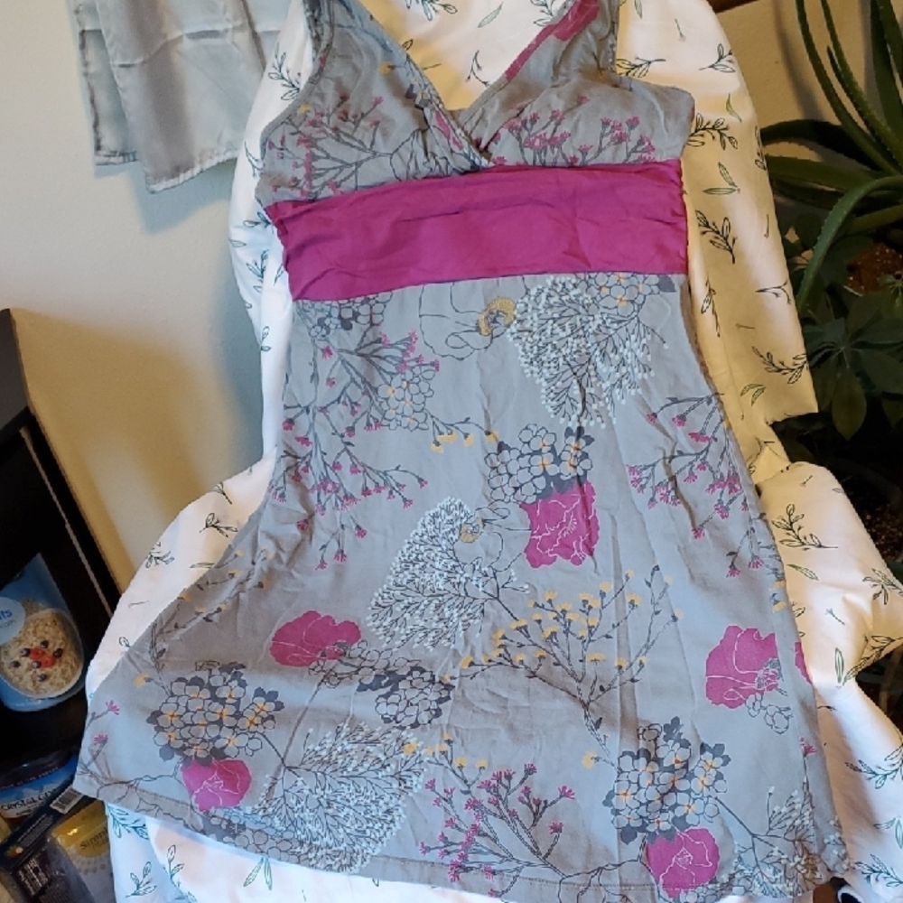 Patagonia Summer Dress Beautiful Grey And Hot Pink Floral Print